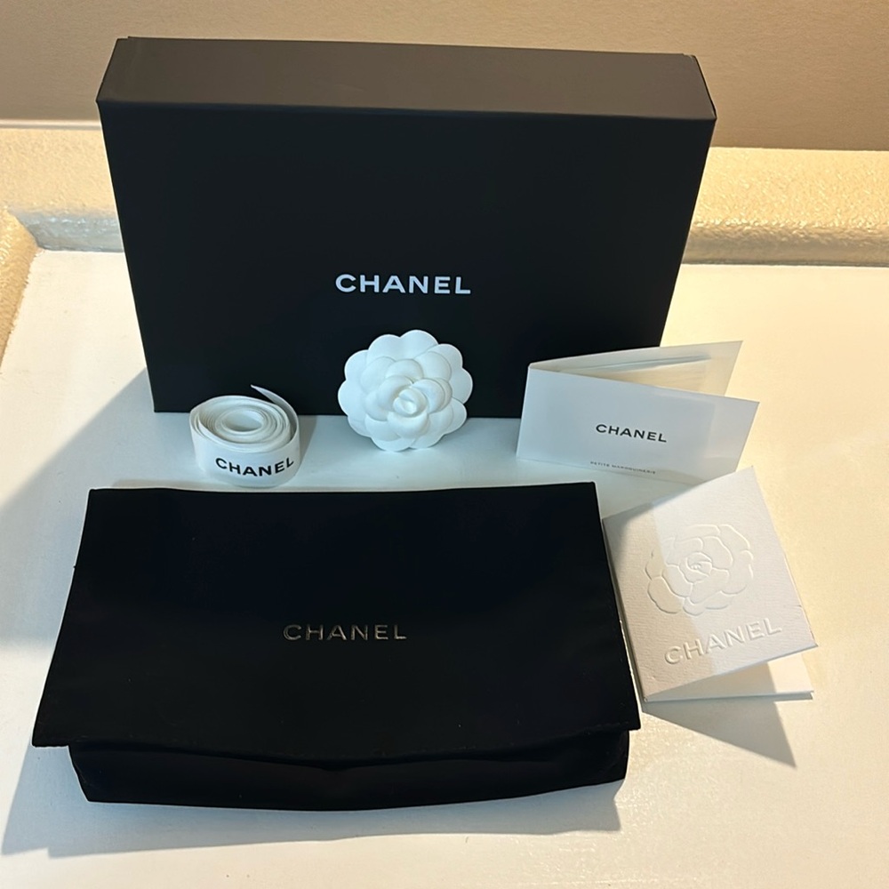 Chanel box and dustbag for wallet on chain